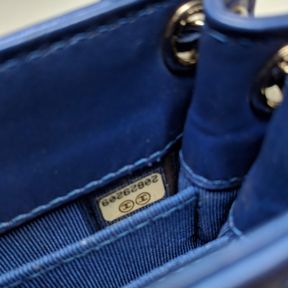 SOLD Chanel Blue Quilted iPhone Crossbody Bag - Picture 4 of 7